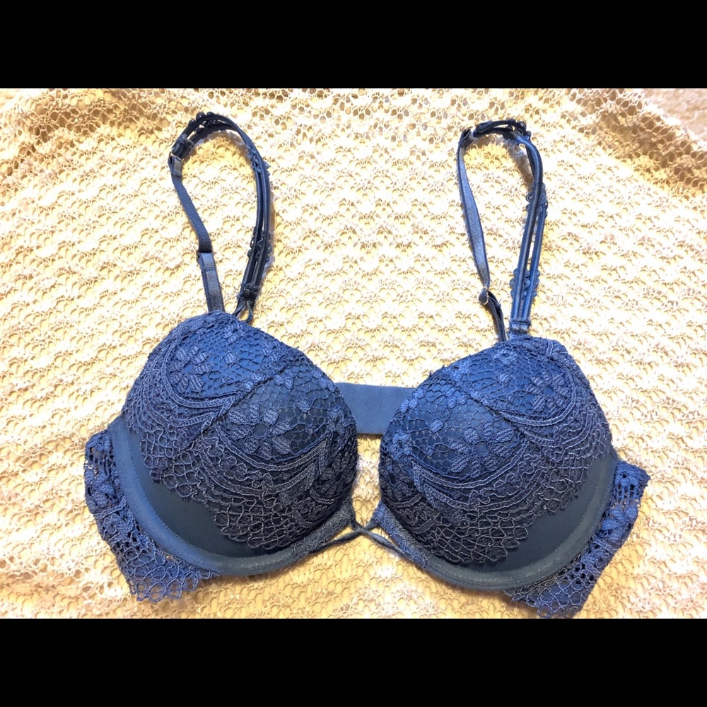 Victoria’s Secret Bombshell Plunge